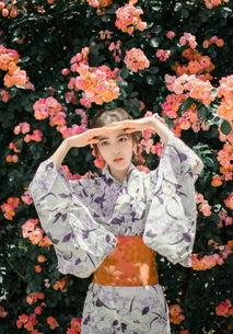 和服女孩吃瓜曝光,网络曝光引发热议-第1张图片-网曝911黑料热点事件 和服女孩吃瓜曝光,网络曝光引发热议-第1张图片-网曝911黑料热点事件