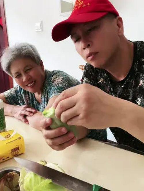 女方母亲吃瓜视频-第3张图片-网曝911黑料热点事件